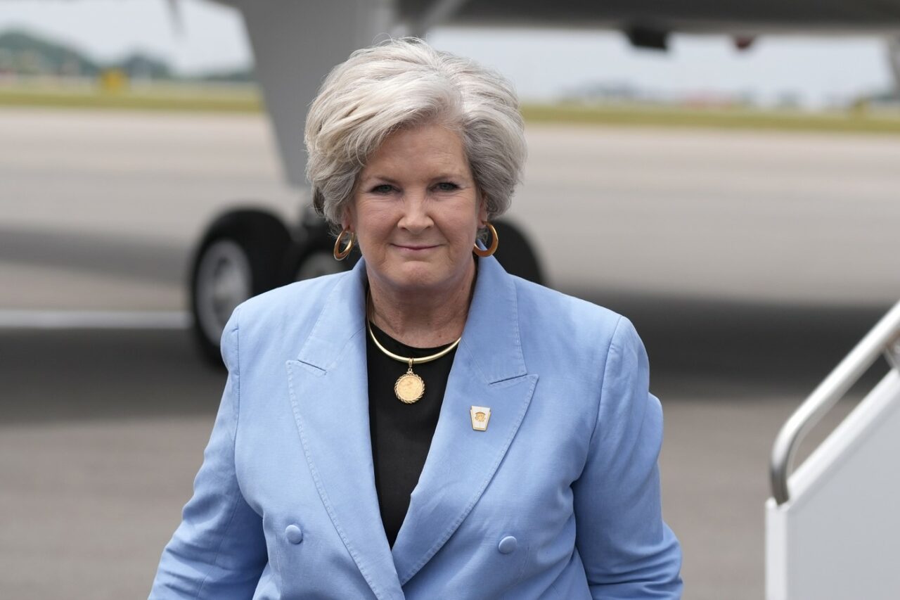 Susie Wiles, numită de Donald Trump șef de cabinet la Casa Alba, este PRIMA femeie care ajunge în această funcție