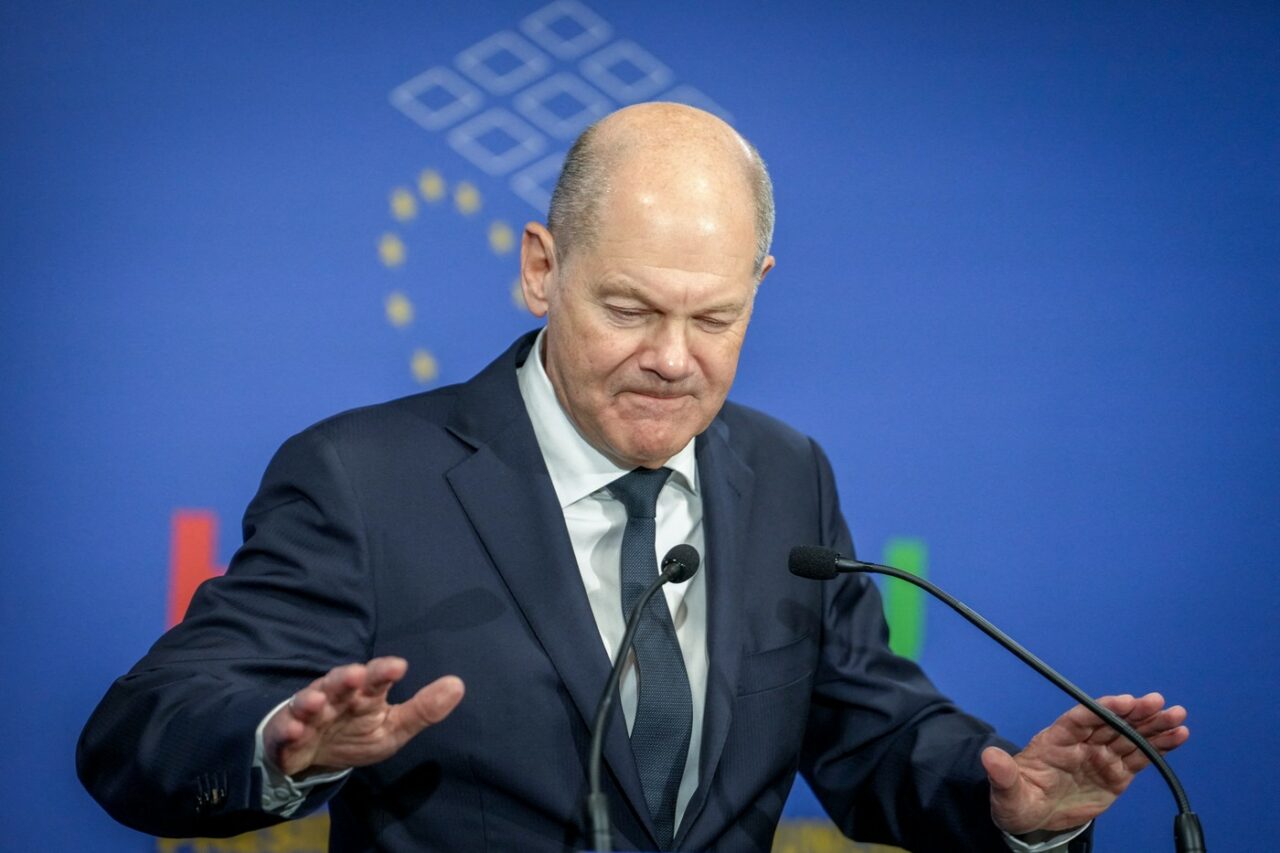 Scholz este favorabil discuțiilor despre convocarea ALEGERILOR /Opoziția îi cere să nu se agațe de putere