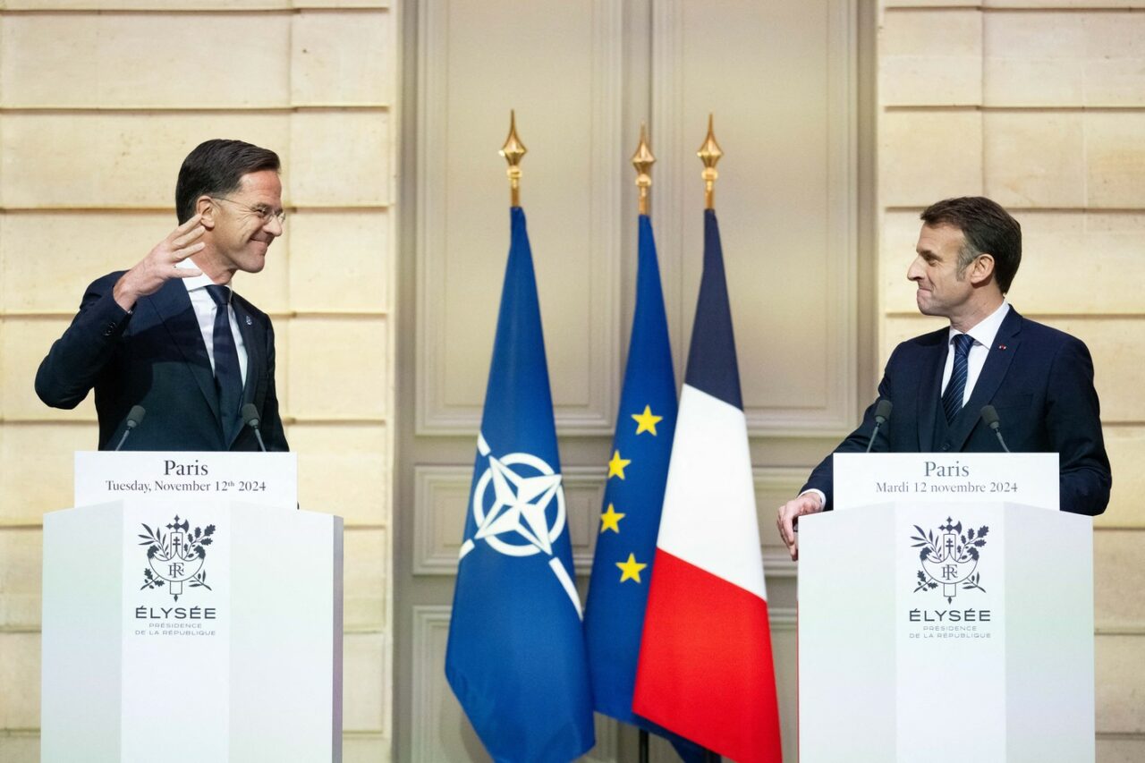 Macron vrea menținerea sprijinului pentru Ucraina și dezvoltarea „pilonului european” al NATO/ Rutte salută contribuția Franței la apărarea ROMÂNIEI
