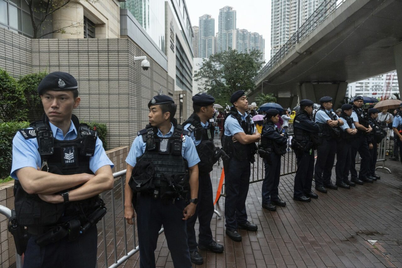 Zeci de activiști pro-democrație CONDAMNAȚI la închisoare în Hong Kong