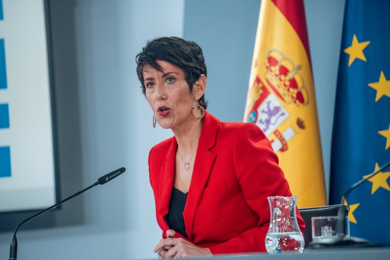 Spania va LEGALIZA statutul a 300.000 de imigranți fără acte pe an în următorii trei ani