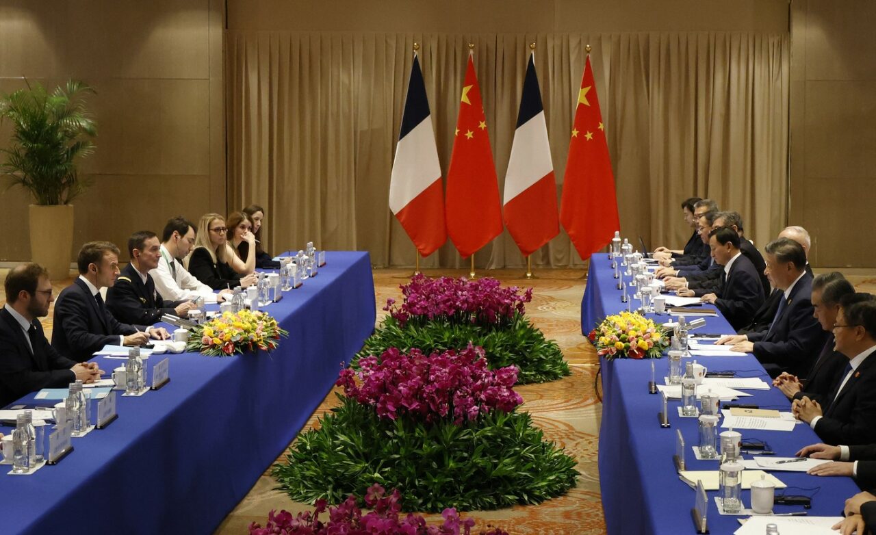 Macron afirmă că Franța și China susțin o soluție de ”pace durabilă” în Ucraina /Beijingul condamnă abordarea Washingtonului