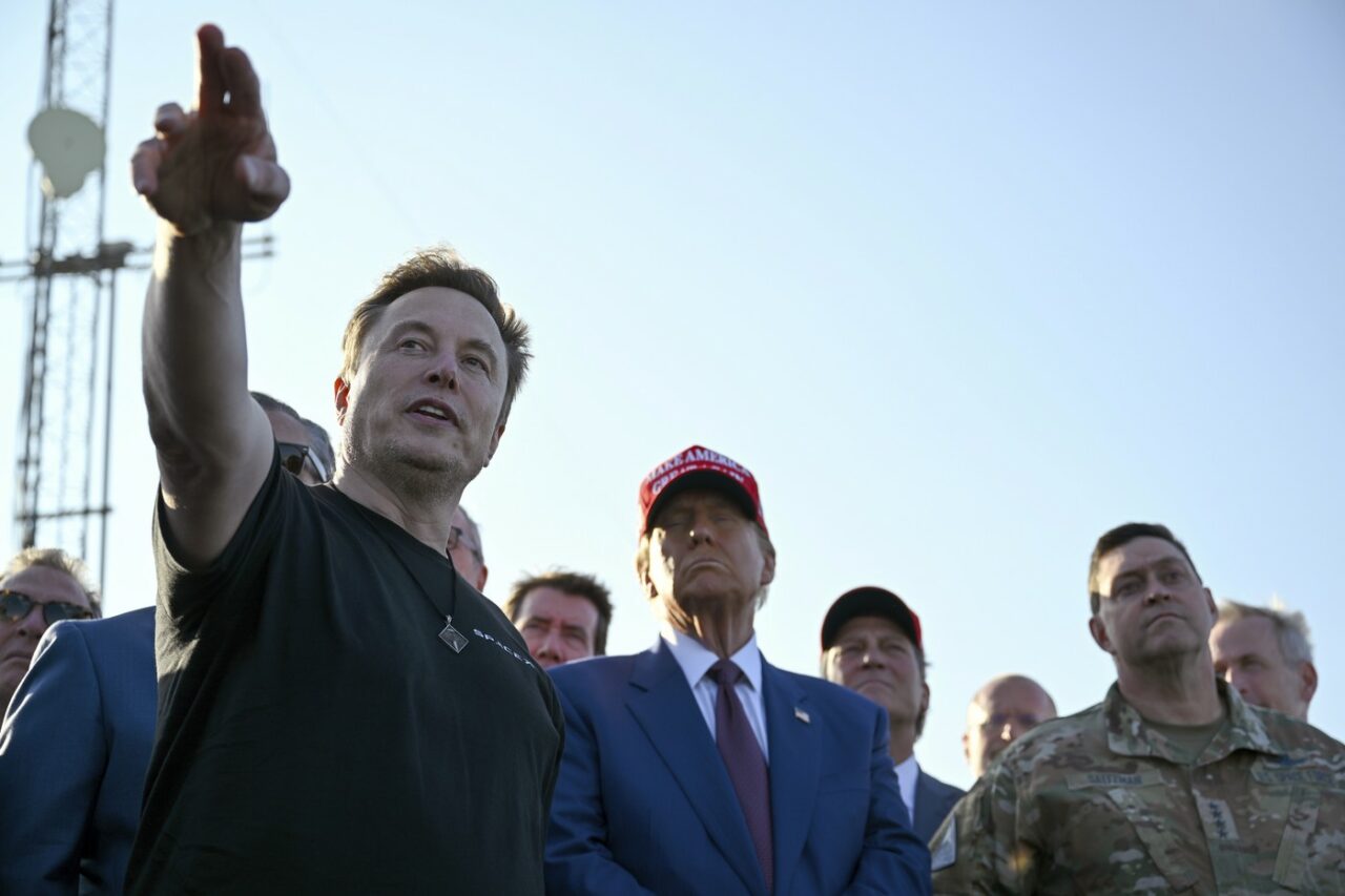 Elon Musk, invitat să depună mărturie în Parlament despre răspândirea DEZINFORMĂRII în timpul revoltelor din Marea Britanie