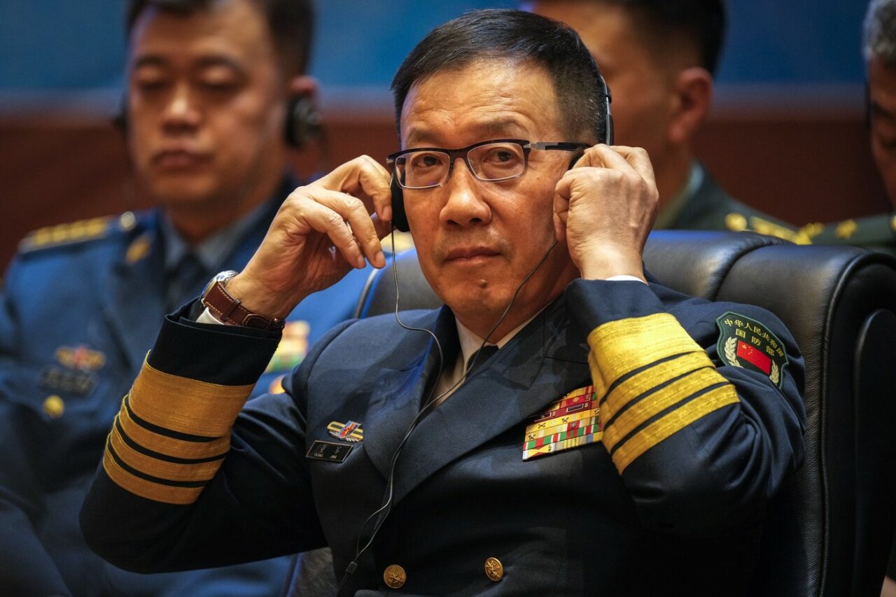 Financial Times: Ministrul chinez al Apărării este ANCHETAT pentru corupție