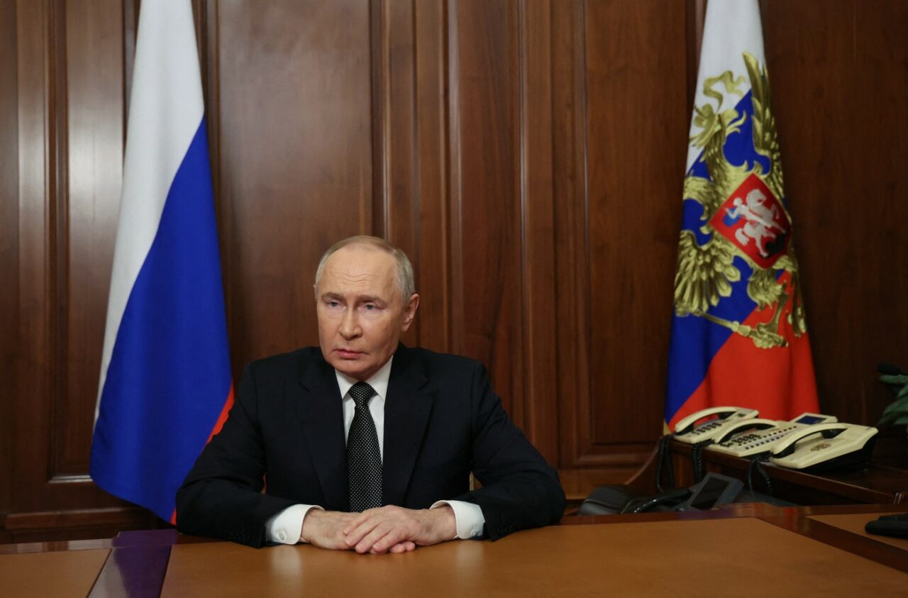 Vladimir PUTIN justifică atacul balistic asupra Ucrainei /„Conflictul a căpătat o dimensiune globală”