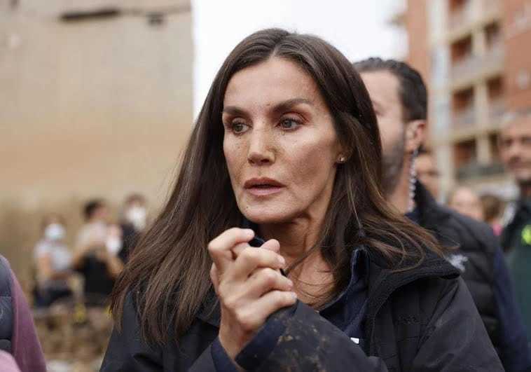 Împroșcată cu noroi, Dona Letizia a Spaniei SOLIDARIZEAZĂ cu Valencia: „Cum să nu se simtă aşa. Cum să nu fie supăraţi?”