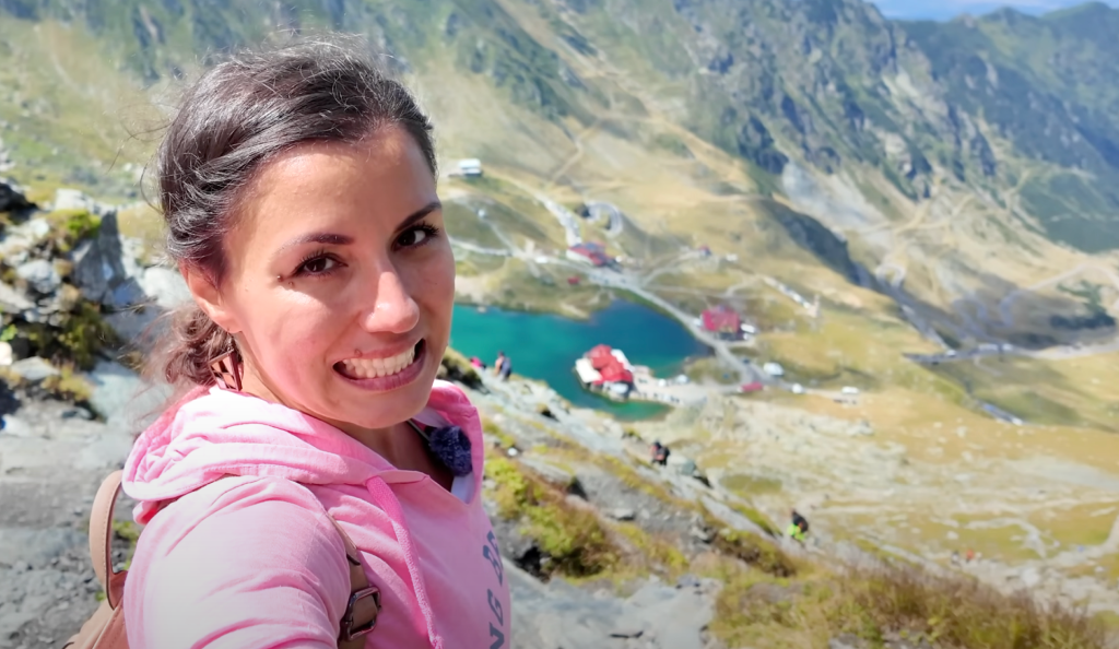 Reacția unei turiste din SUA după o întâlnire neașteptată pe Transfăgărășan: „Este incredibil cum natura poate fi atât de pură și neatinsă”