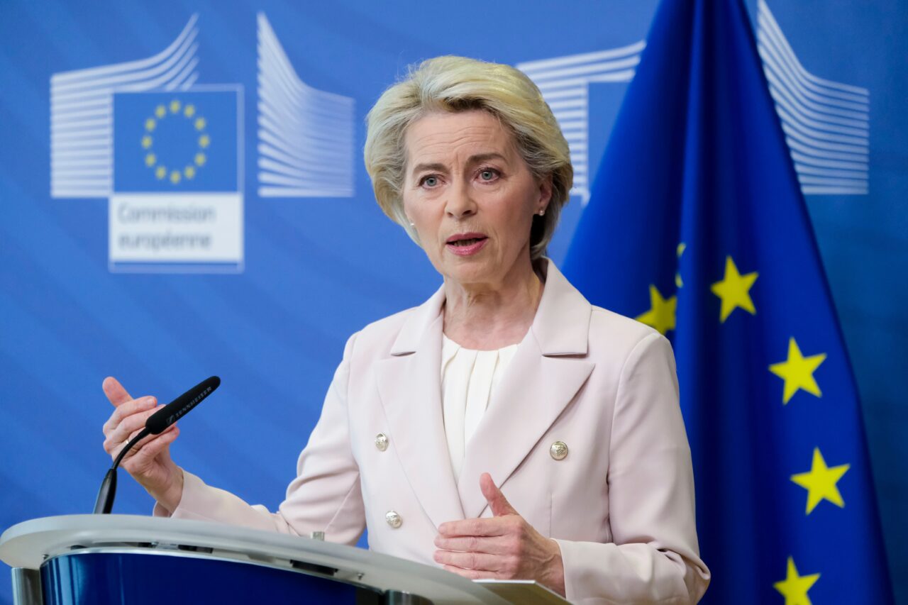 UE lansează inițiativa InvestAI pentru a mobiliza investiții de 200 MILIARDE euro. Șefa C.E: „Dorim ca IA să fie o forță a binelui și a creșterii”