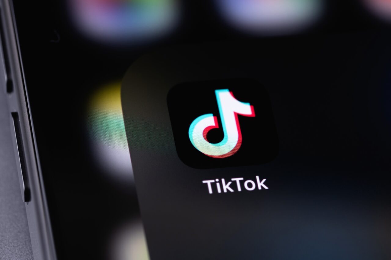 Experiment TikTok. Au creat un candidat FICTIV și a ajuns la un milion de vizualizări: „Votați Vasile Ion!”
