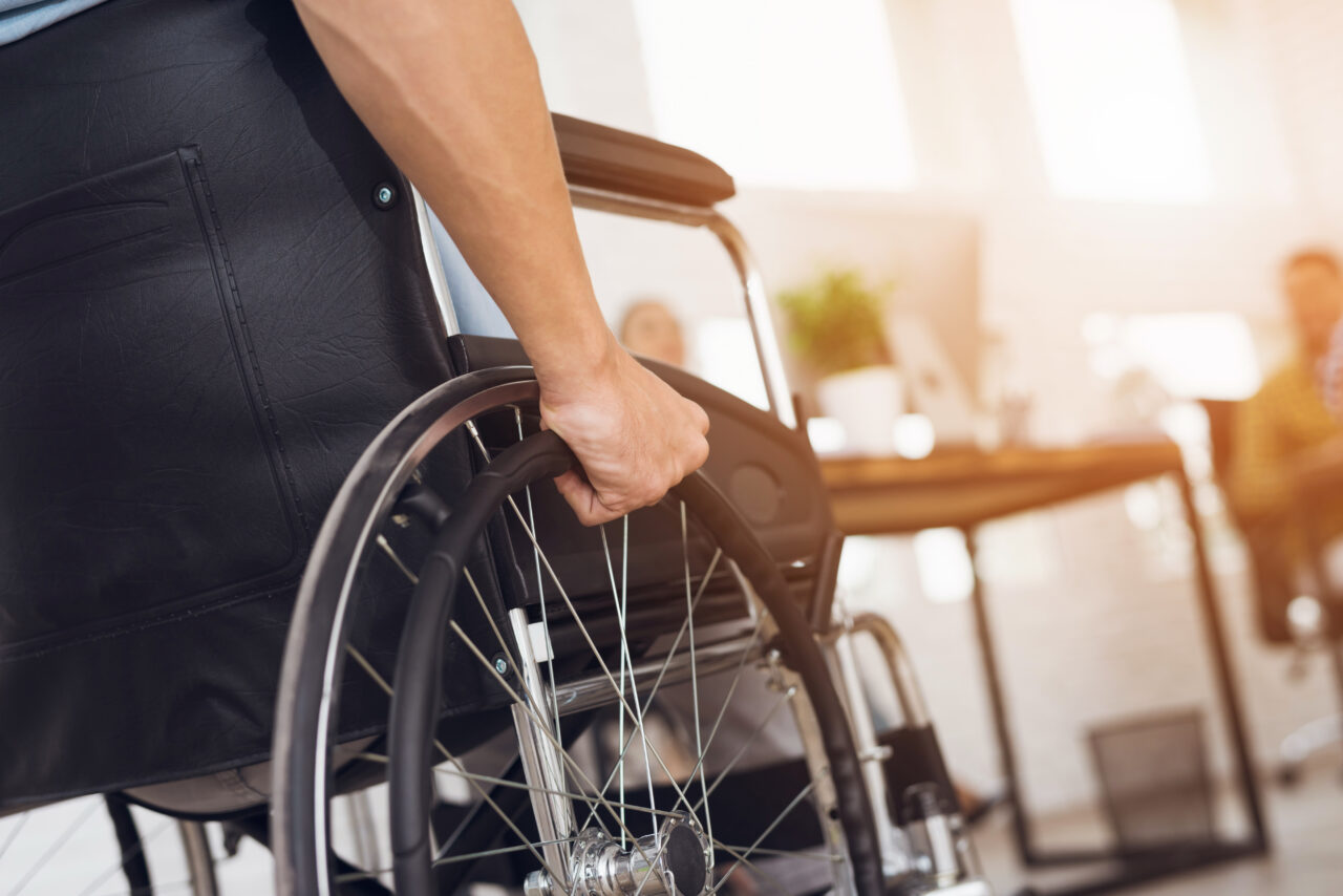 Ministerul Muncii: INDEMNIZAȚIE lunară de solidaritate pentru pensionarii cu handicap grav sau accentuat, de la 1 ianuarie