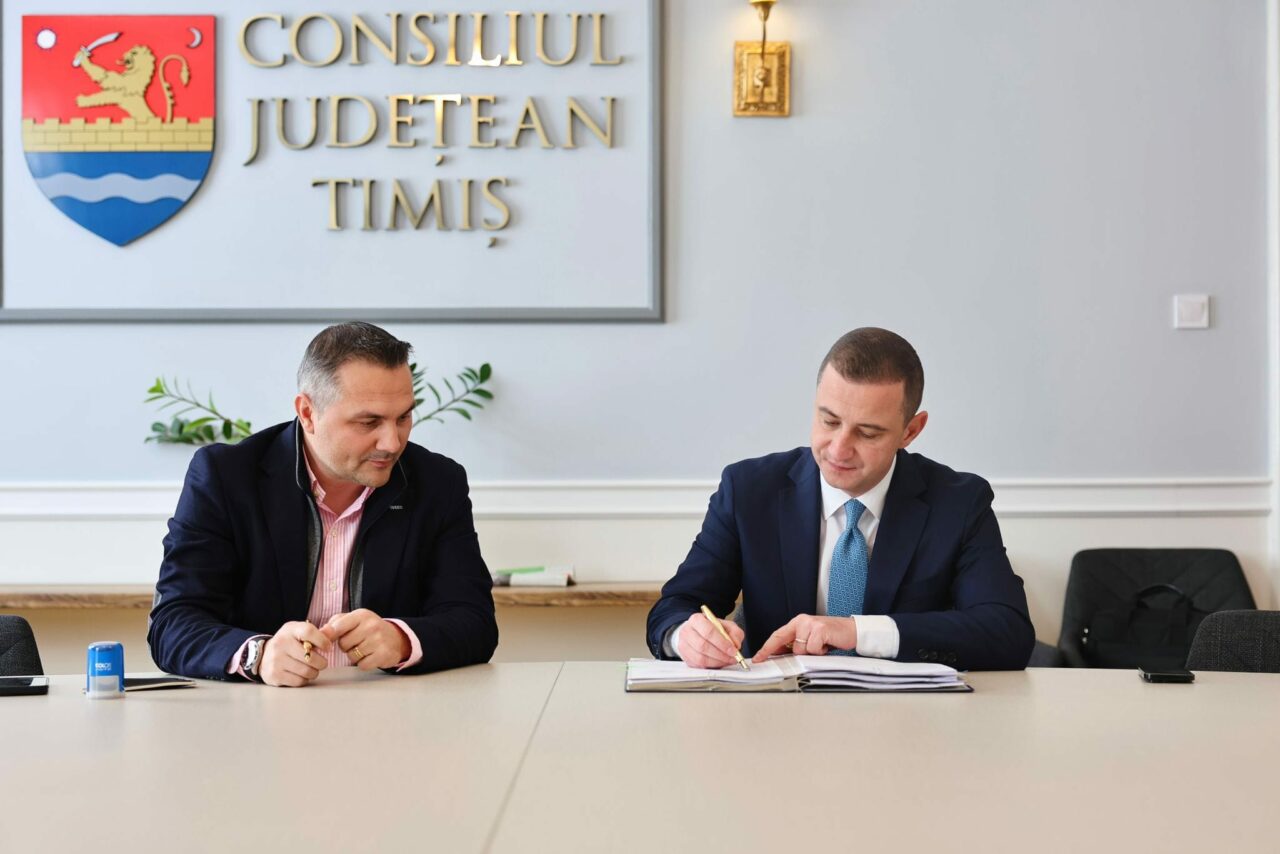 Alfred Simonis, președinte CJ Timiș: „Am semnat contractul de achiziție pentru 25 de microbuze hibrid, care vor fi livrate peste 14 luni”