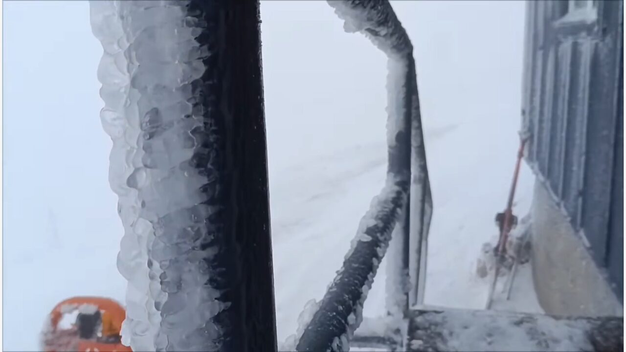 Mini-vacanța pentru schiori s-a terminat în Sinaia. Salvamont cere schiorilor să EVACUAZE rapid pârtiile