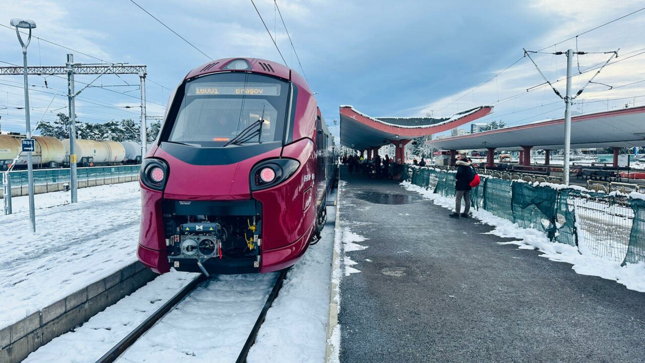 Imagini spectaculoase din cabina noului TREN Coradia Stream produs de Alstom, care a revenit vineri pe ruta București – Brașov