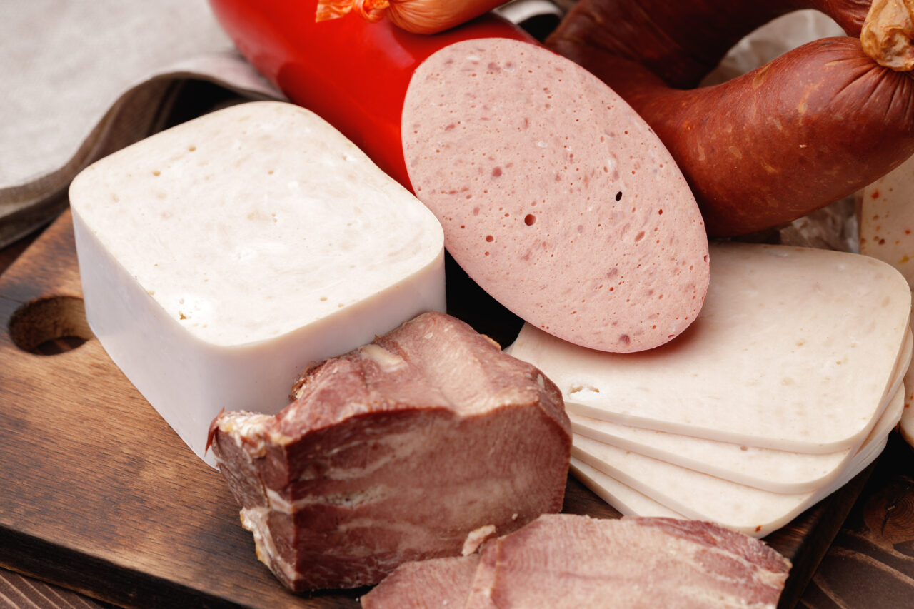 Ce are în compoziție parizerul cu carne de pasăre din magazine. Ce arată un studiu pe baza etichetelor produselor