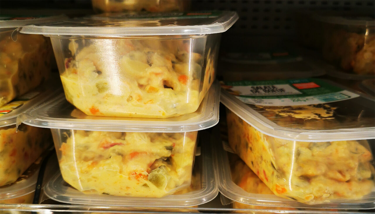 Cu cât se vinde SALATA BOEUF în magazinele Mega Image din România. Este nelipsită de pe masa de Revelion