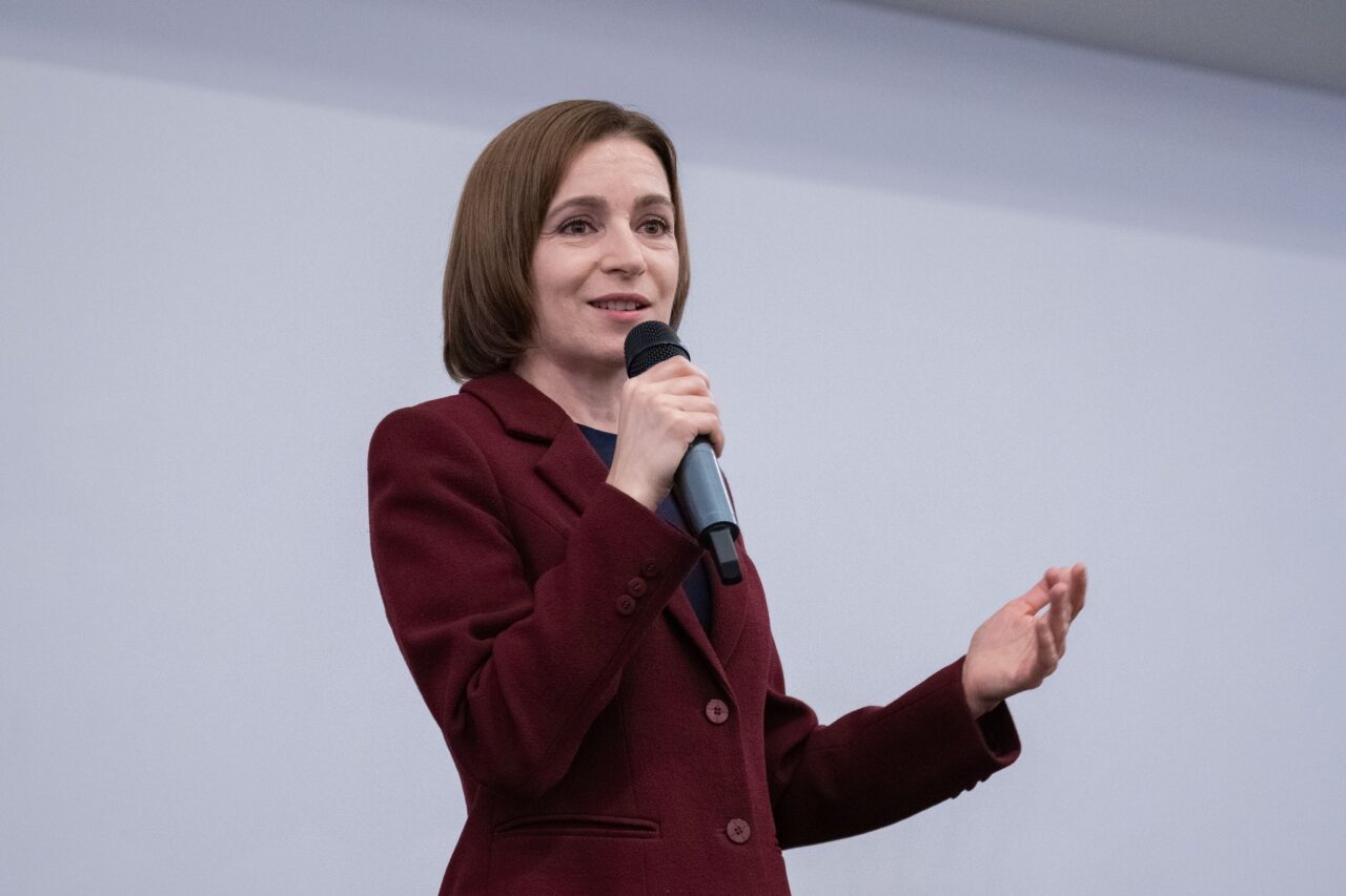 Maia SANDU, mesaj de Ziua Naţională: Noi, cei din Republica Moldova, iubim România aşa cum iubeşti o soră mai mare