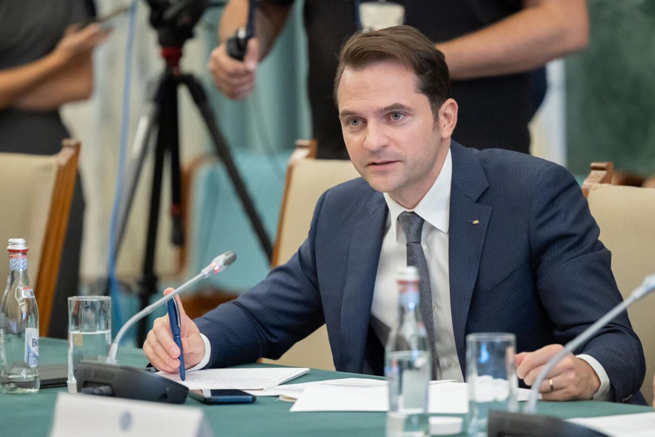 Sebastian BURDUJA, după ce Călin Georgescu a îndemnat românii să meargă la secțiile de vot: „Propagare a neîncrederii în instituţiile democraţiei”