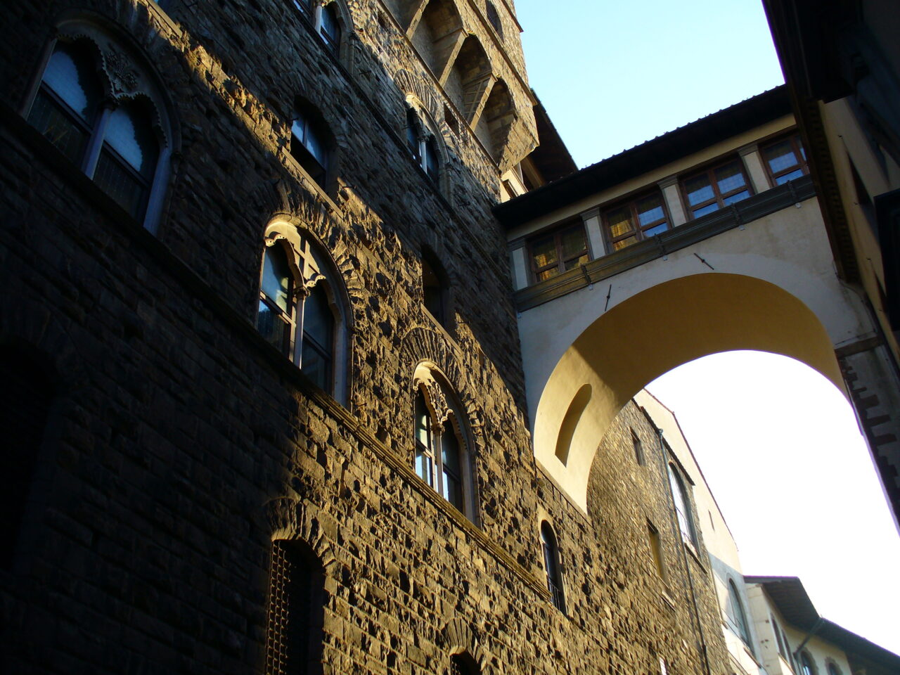 FLORENȚA. Coridorul Vasari, pasajul secret construit în 1565, redeschis publicului/Unde duce ușa din fosta reşedinţă a familiei Medici
