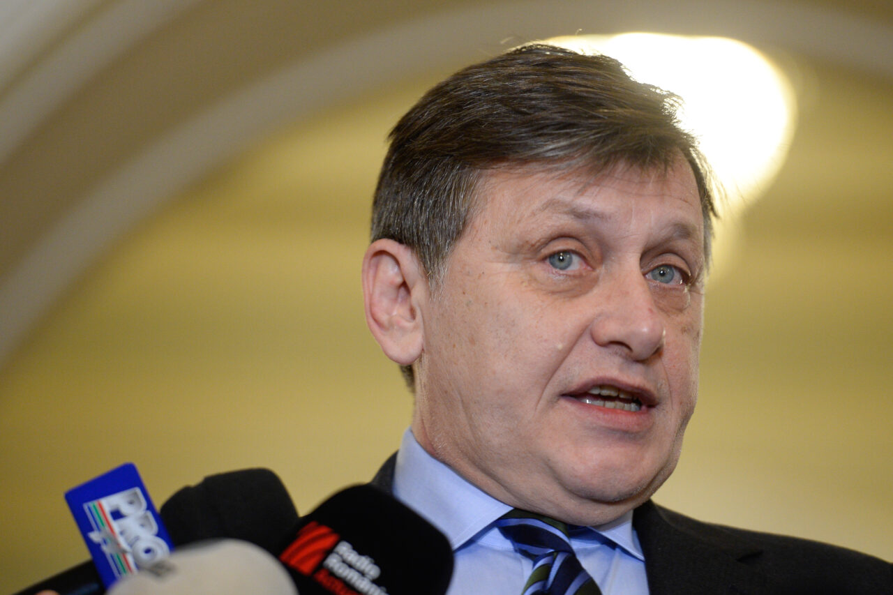 Crin Antonescu: Guvernul trebuie să fie eficient și să ia MĂSURI, chiar nepopulare, pentru salvarea economiei României