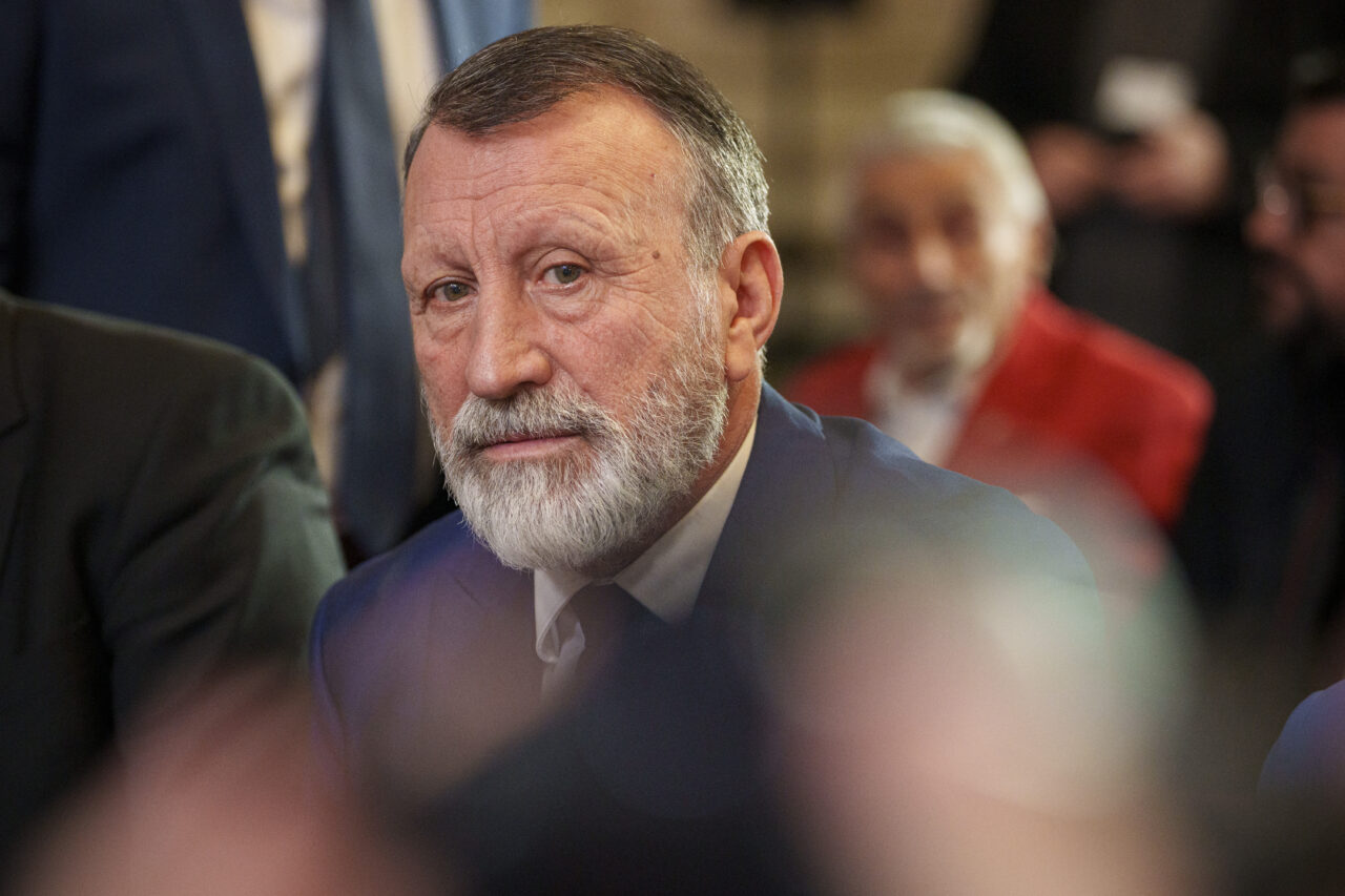 Paul Stănescu: „PSD nu ține cu dinții de guvernare” / Atac la adresa liberalilor: „Au mintea cam scurtă și uită cam repede”