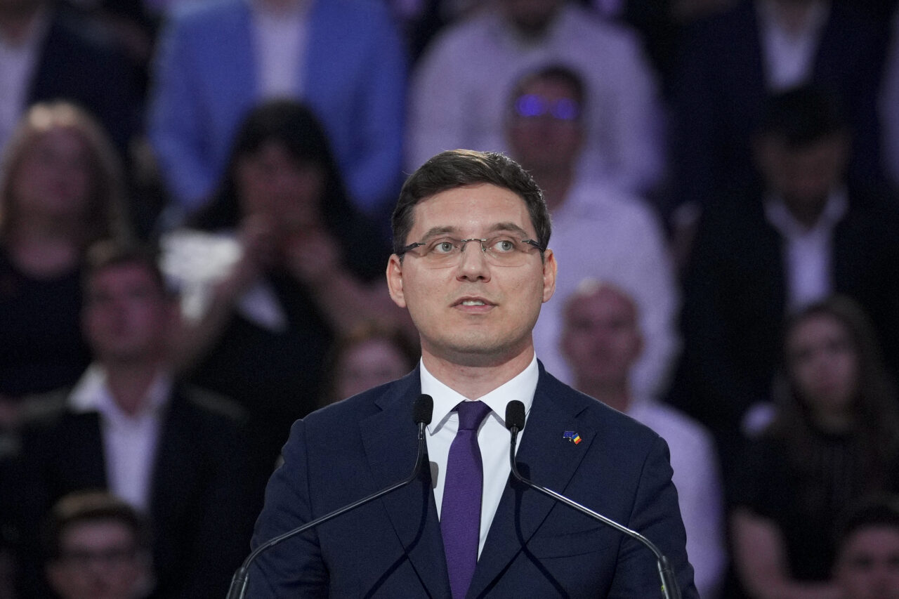 Victor Negrescu: „Susținerea PSD pentru găsirea unei soluții de echilibru nu este un cec în alb dat Elenei Lasconi”