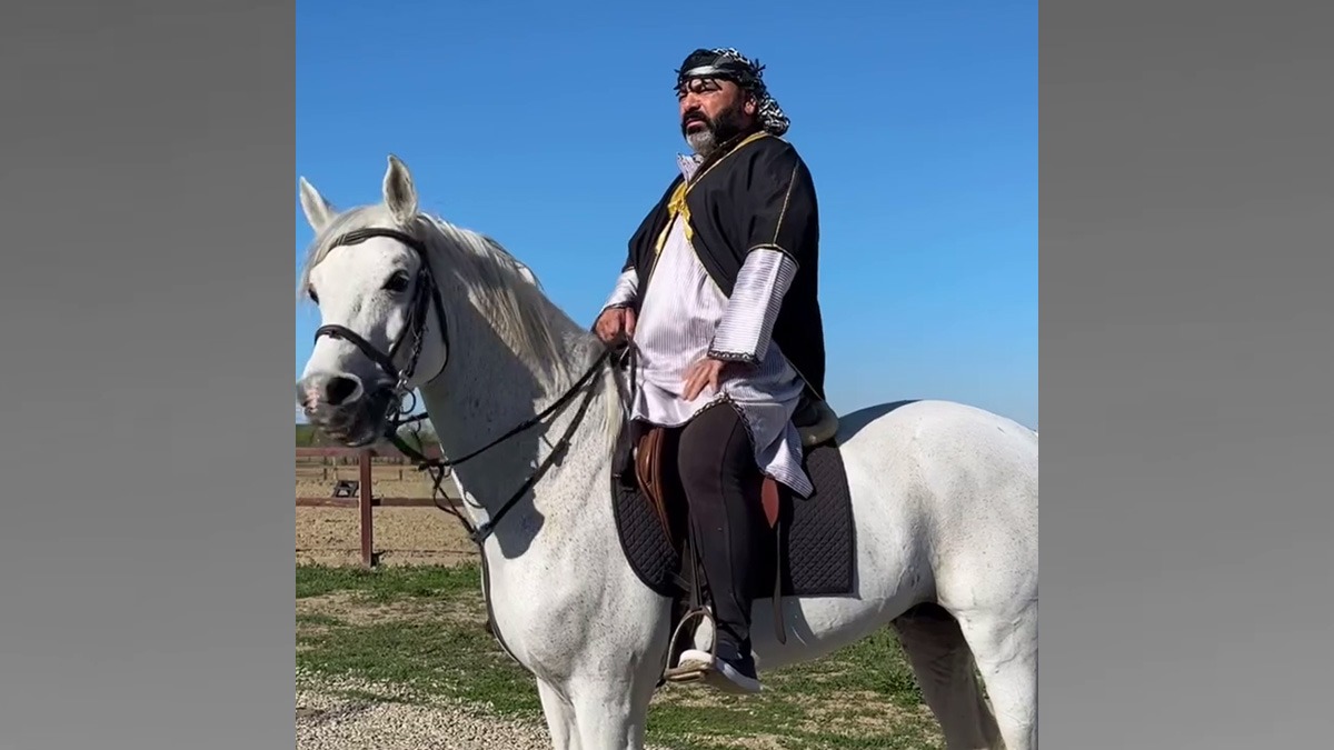 Întâlnire de taină la ferma de cai a lui Mohamed Jbara între Călin Georgescu, Horațiu Potra și Eugen Sechila după alegeri. | sursa foto: Gandul