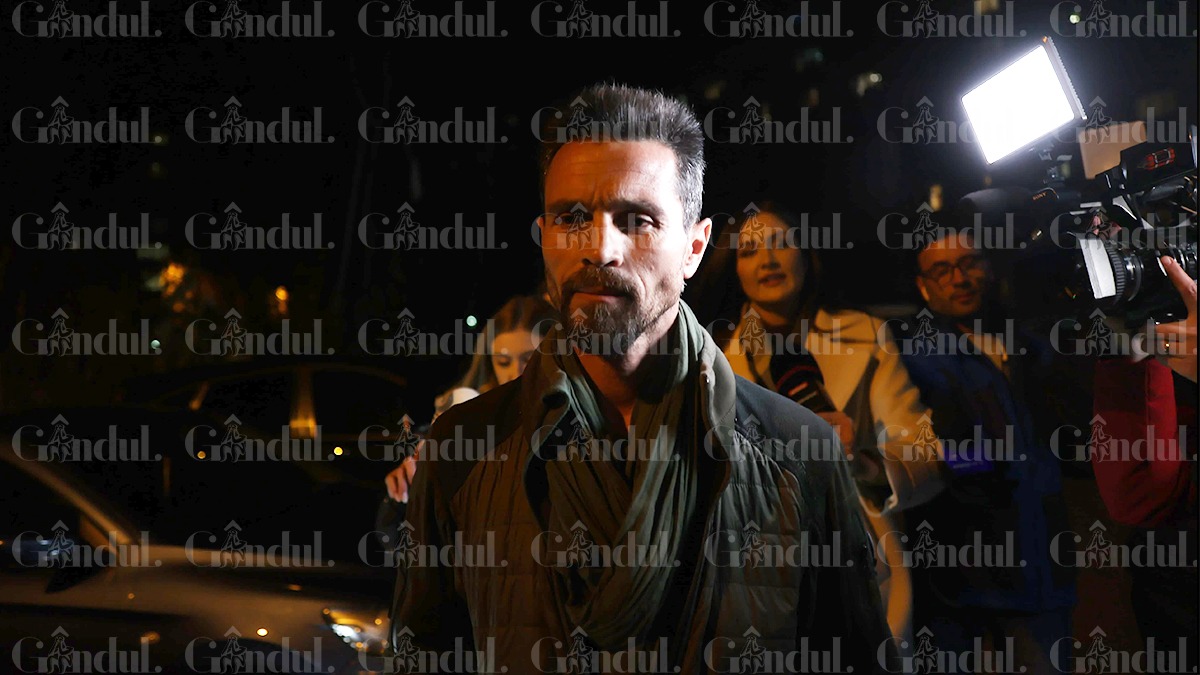Eugen Sechila, un apropiat al lui Călin Georgescu, trimis în judecată pentru PROMOVAREA simbolurilor legionare. Însemne ale Gărzii de Fier pe o troiță