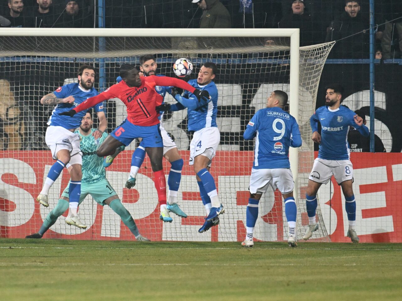 S-a încheiat MERCATO în Superliga! FCSB și-a adus atacant de 32 de ani, cum a mutat CFR Cluj și Craiova