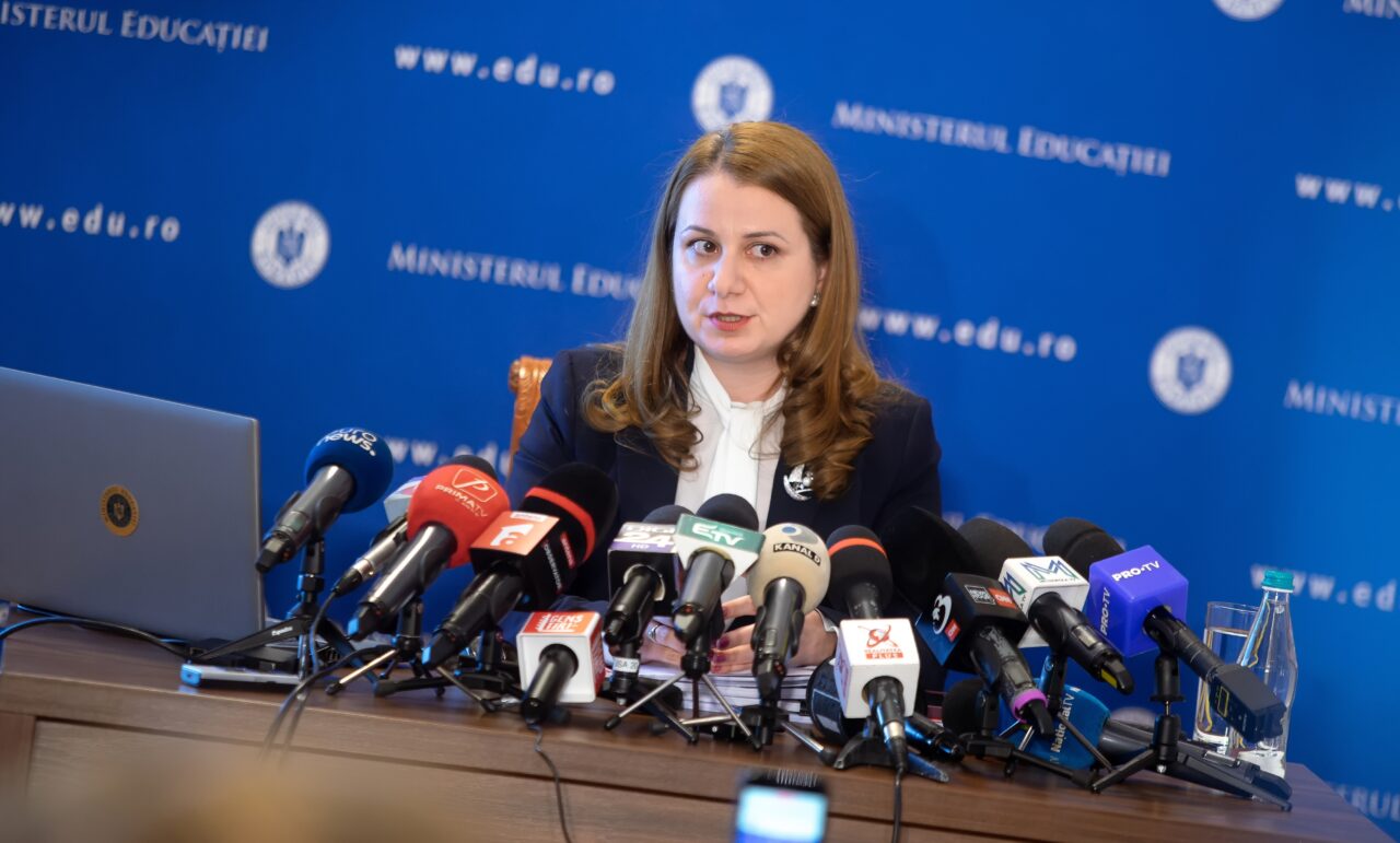 Ligia Deca: „Am aprobat programa școlară pentru disciplina «Istoria comunismului din România»”