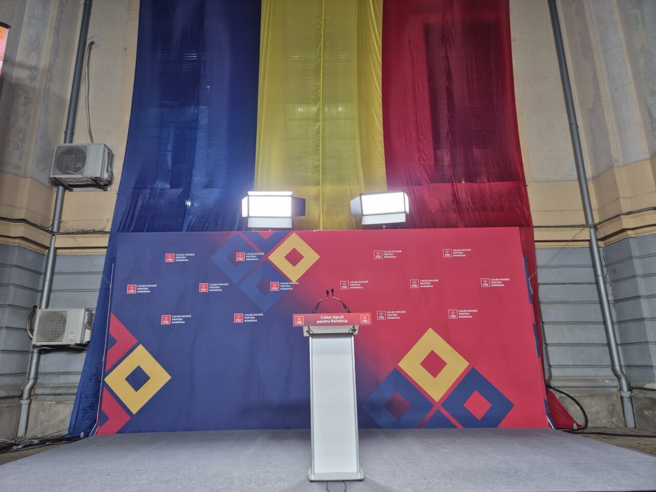 PSD convoacă Consiliul Politic Național luni, la ora 18:00. Se așteaptă decizia CCR după renumărarea primului tur al prezidențialelor