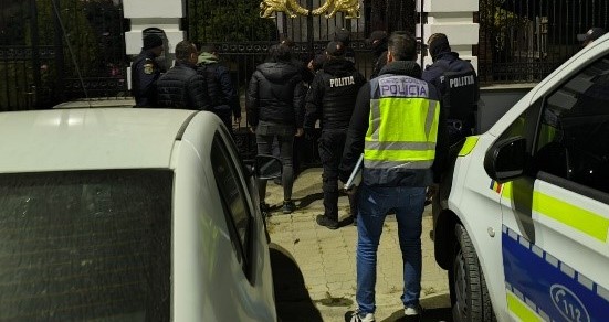 Grupul infracțional care a speriat Spania, DESTRUCTURAT. Cum furau ceasuri și bijuterii printr-o simplă „îmbrățișare” / Mandate de arestare emise