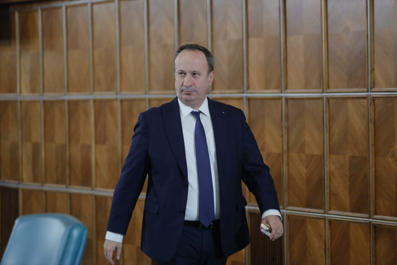 Adrian Câciu, după ANULAREA alegerilor prezidențiale: „O decizie a CCR corectă. Candidații să înțeleagă că circul și jignirile nu unesc, ci dezbină”