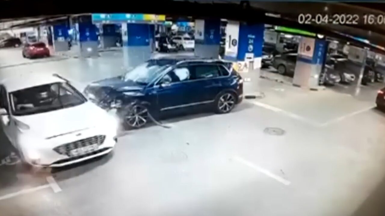 Un preot din Teleorman a rămas fără PERMIS pentru că a UCIS o tânără în parcarea unul mall din București în ziua de Paști