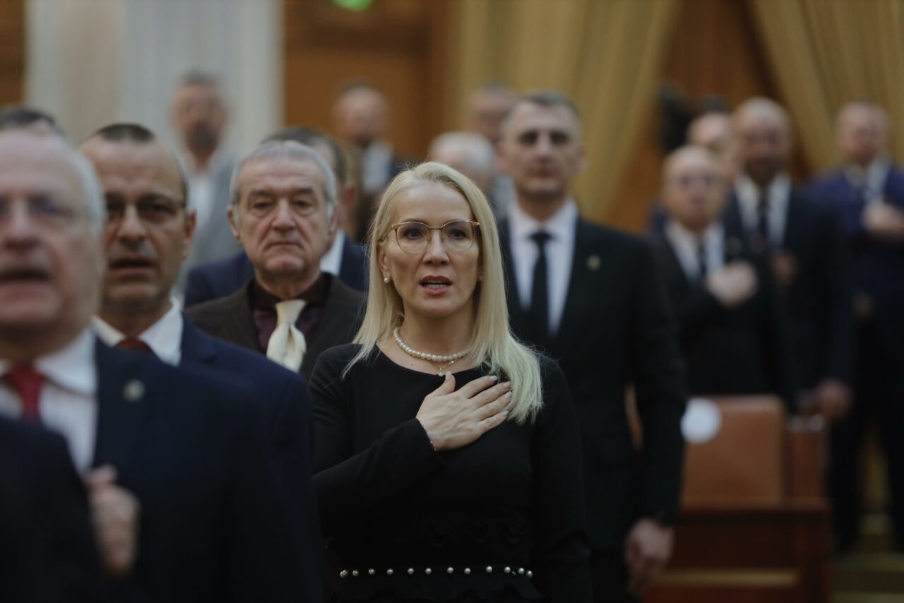 Deputații AUR au rostit la depunerea jurământului în Parlament că: „Iohannis este un președinte ilegitim și trădător de țară”