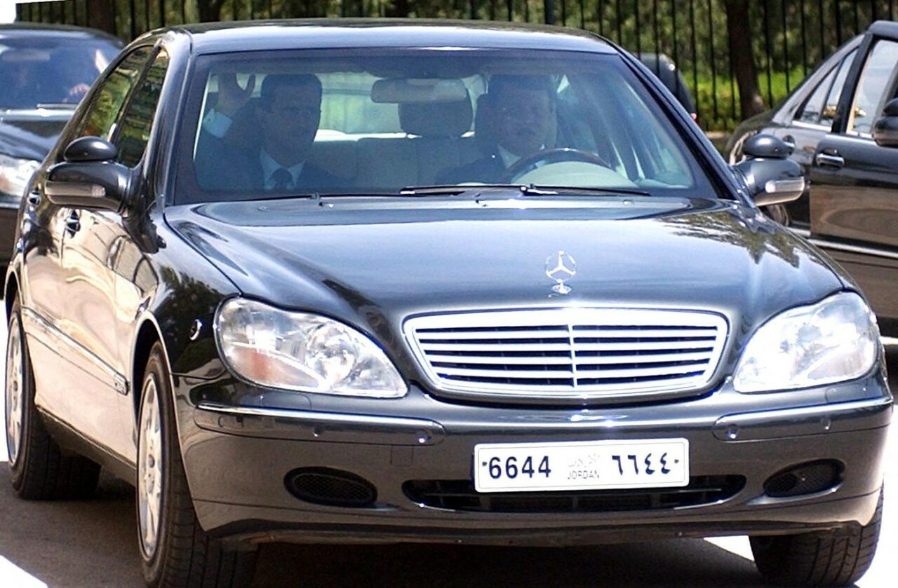 Rebelii au dat năvală peste colecția de mașini a fostului dictator sirian Bashar al-Assad. A fost găsită și o mașină Ferrari F50 de 3 milioane $