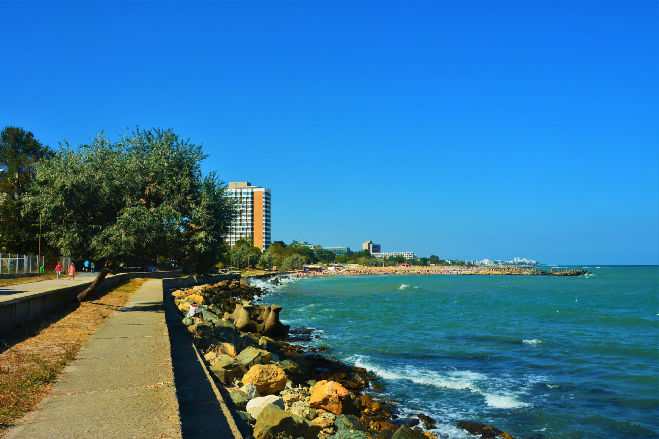 Fenomenul care are loc la Marea Neagră, după 3 zile de furtuni puternice. Specialiștii explică: „Va fi tot mai influențată de ciclonul mediteranean”