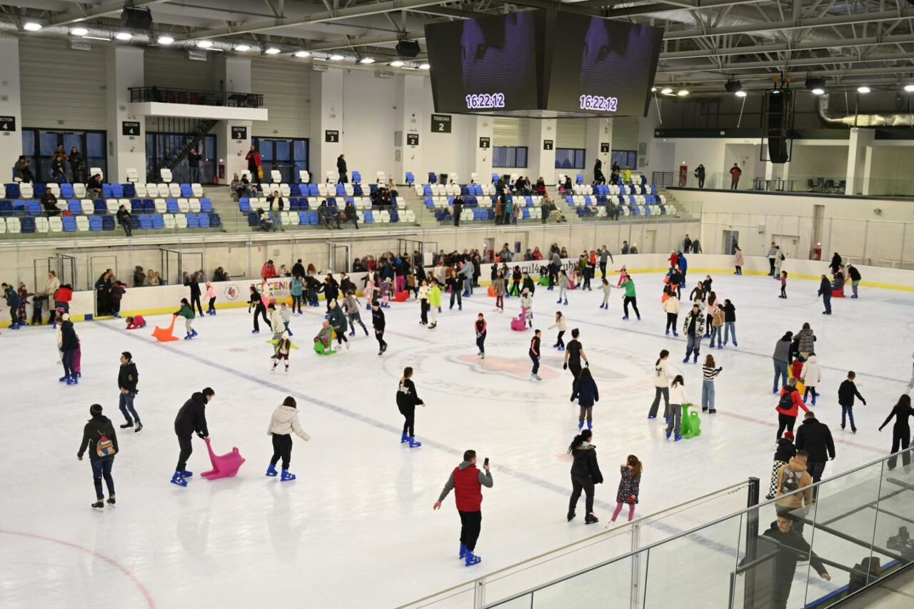 Ce program are Patinoarul Berceni Arena între 17 și 22 decembrie. Intrarea este gratuită