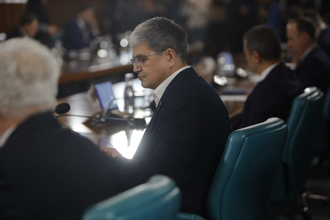 Ministrul Boloș așteaptă „TRENULEȚUL” și îndeamnă pensionarii să facă la fel: „Așteptați Ordonanța Trenuleț!””