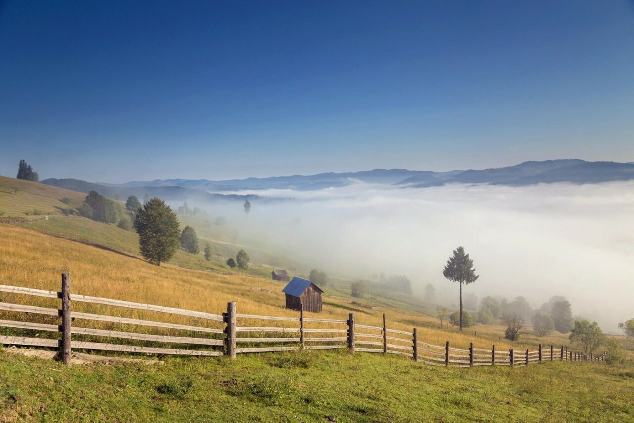 Mulți români au rezervat VACANȚA de Anul Nou în destinații exotice, cu luni înainte. În Bucovina, trecerea dintre ani devine o călătorie în timp
