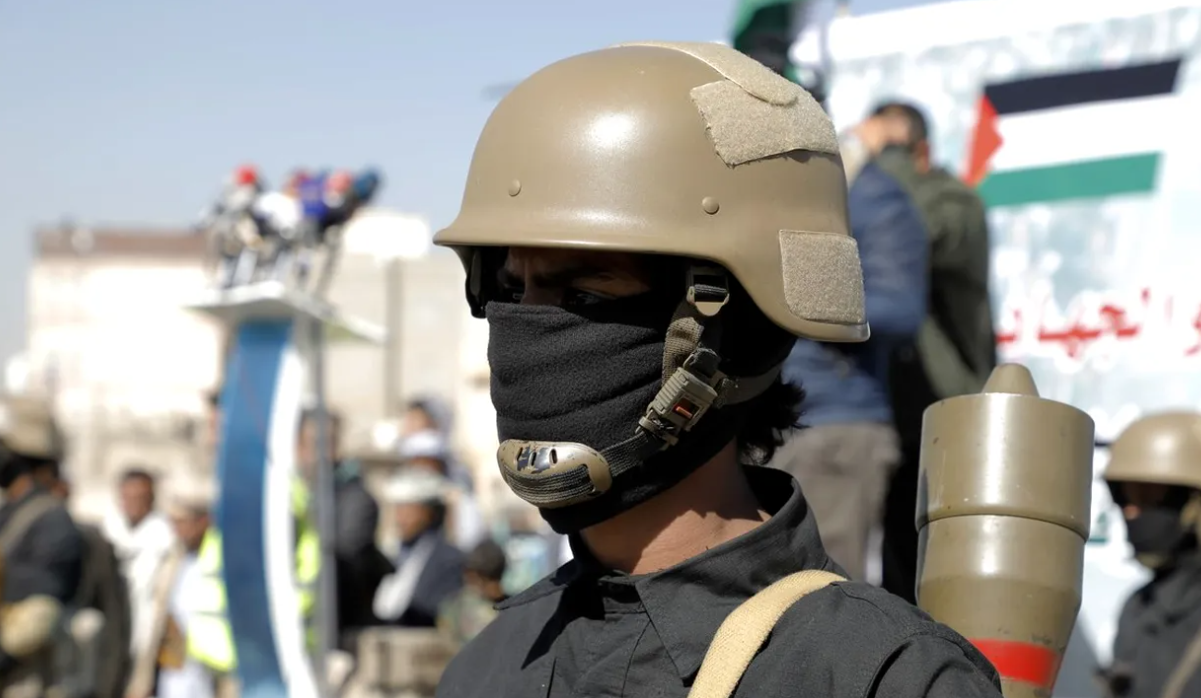Rebelii HOUTHI, „ultimul supraviețuitor” din Axa Răului condusă de Iran. Rachete cu rază lungă de acțiune și drone, trimise împotriva Israelului