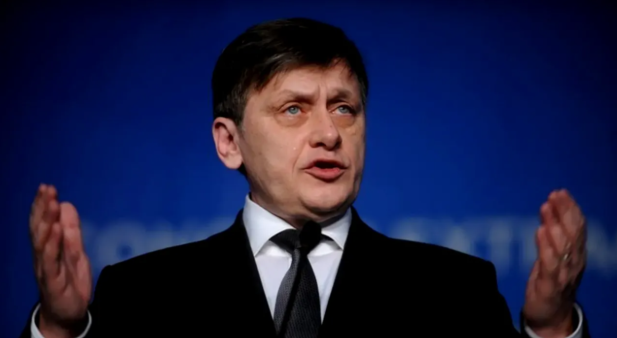 Crin Antonescu, întrebat cu ce s-a ocupat în ultimii 10 ani: „Am trăit din veniturile soţiei mele şi din economiile mele destul de FIRAVE”
