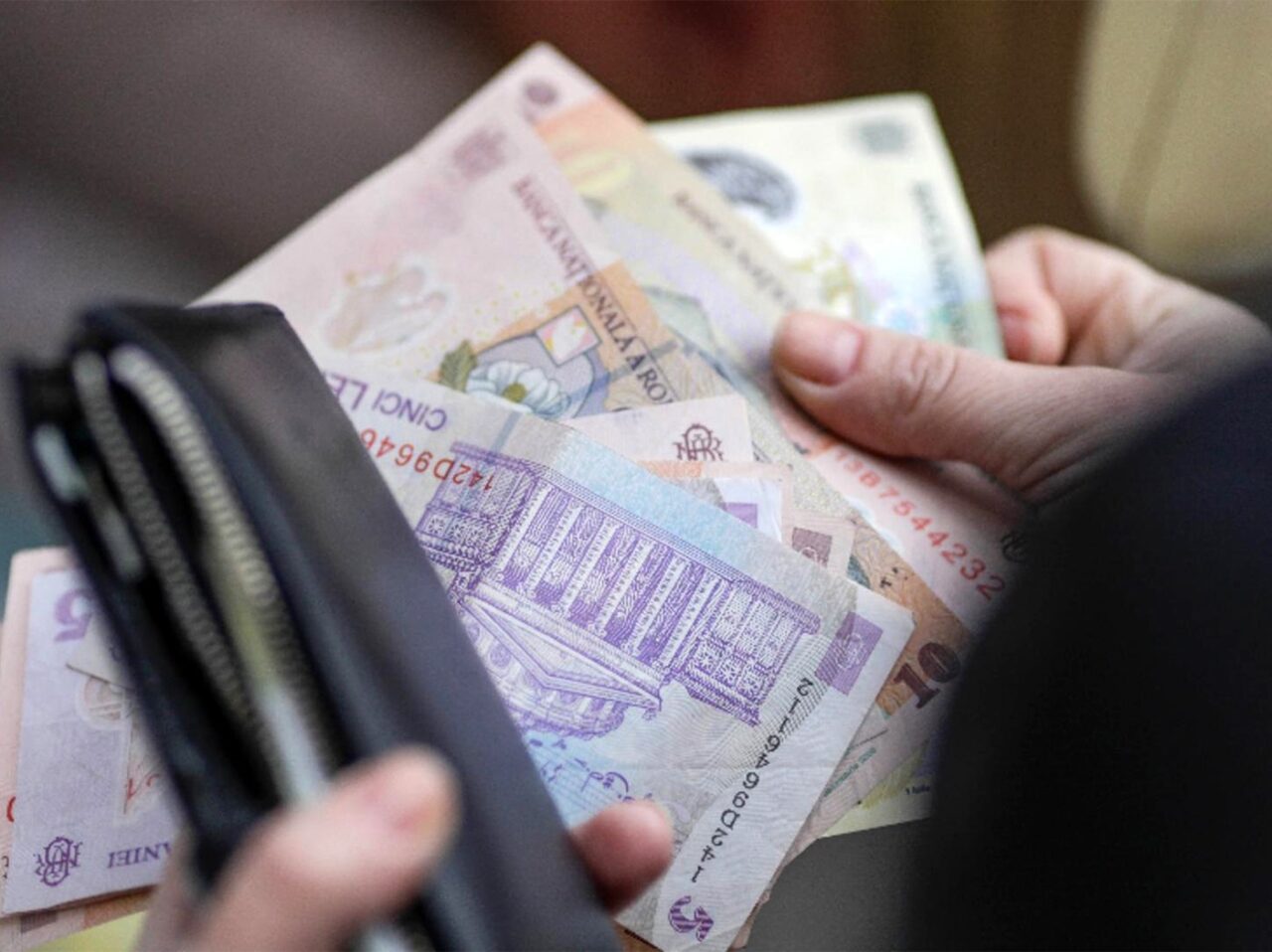 Indemnizația pentru creșterea COPILULUI va fi înghețată. Cât vor primi părinții