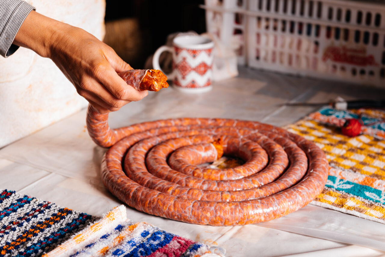 Cum prepari CÂRNAȚI de casă. 3 rețete tradiționale pe care trebuie să le încerci și tu