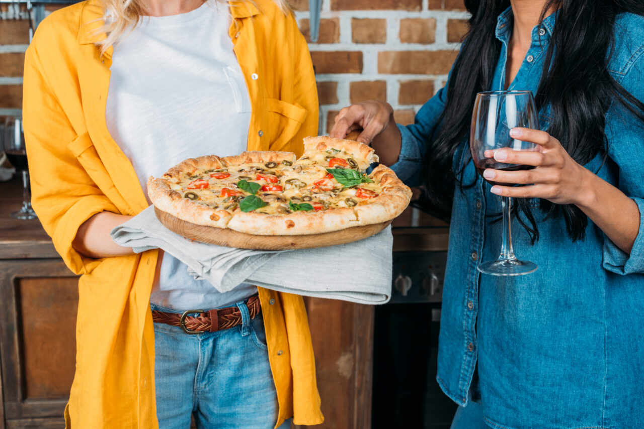 AVERTISMENTUL InfoCons despre pizza din restaurante. Ce informație ascund patronii, chiar dacă încalcă LEGEA