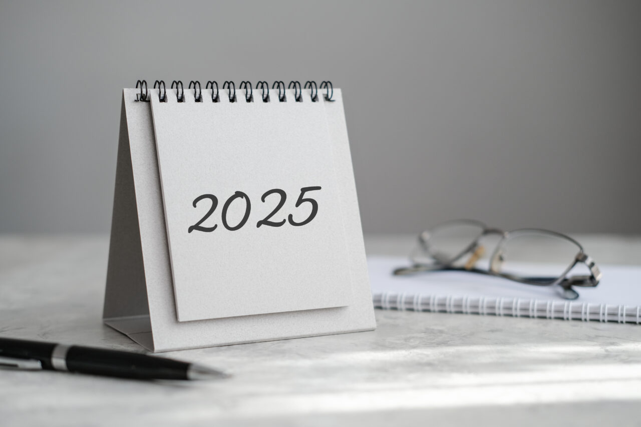 Zile libere 2025. Când pică sărbătorile legale și când vor fi weekenduri prelungite