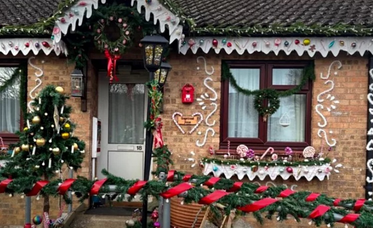 Casa unei românce face FURORI în Anglia. Jurnaliștii britanici au inclus-o într-un clasament al celor mai frumoase case decorate de Crăciun