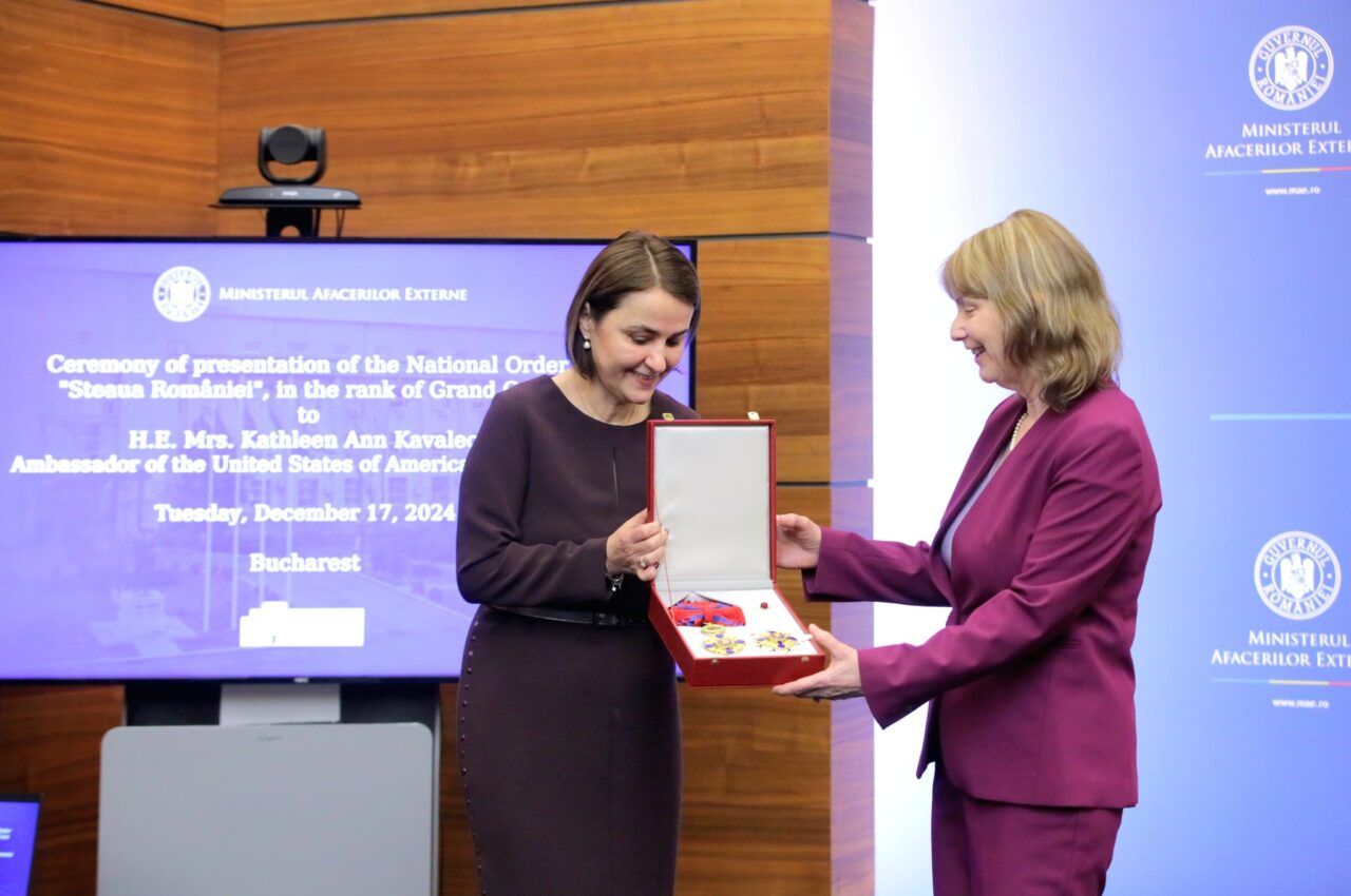 Kathleen KAVALEC distinsă cu Ordinul Național „Steaua României”/ „România a devenit un membru respectat și apreciat al comunității euroatlantice”