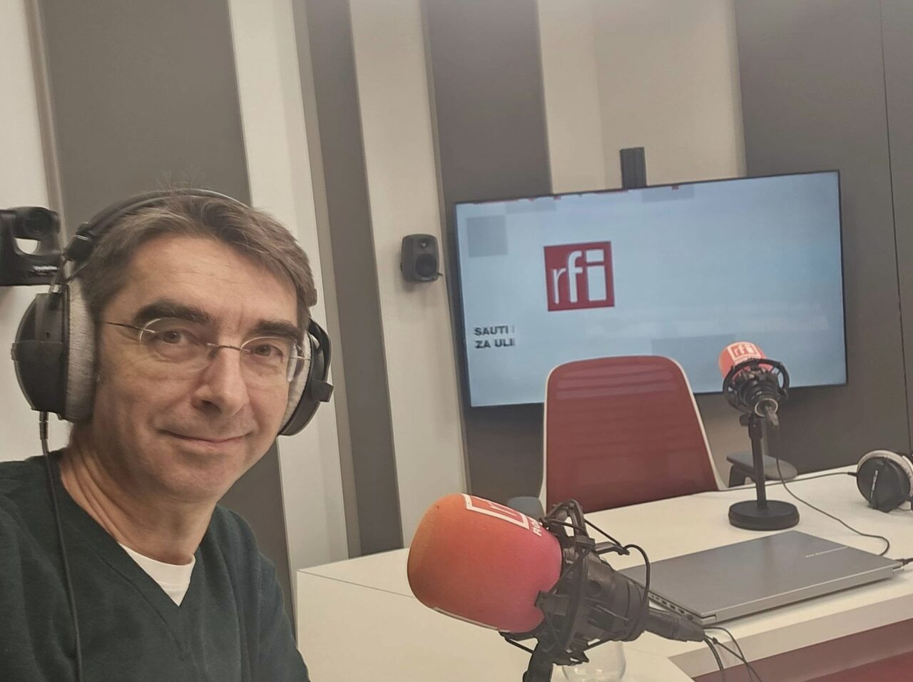 Cum a cunoscut-o Mihai Găinușă pe soția sa. ”Era să ne CIOCNIM cu mașinile”