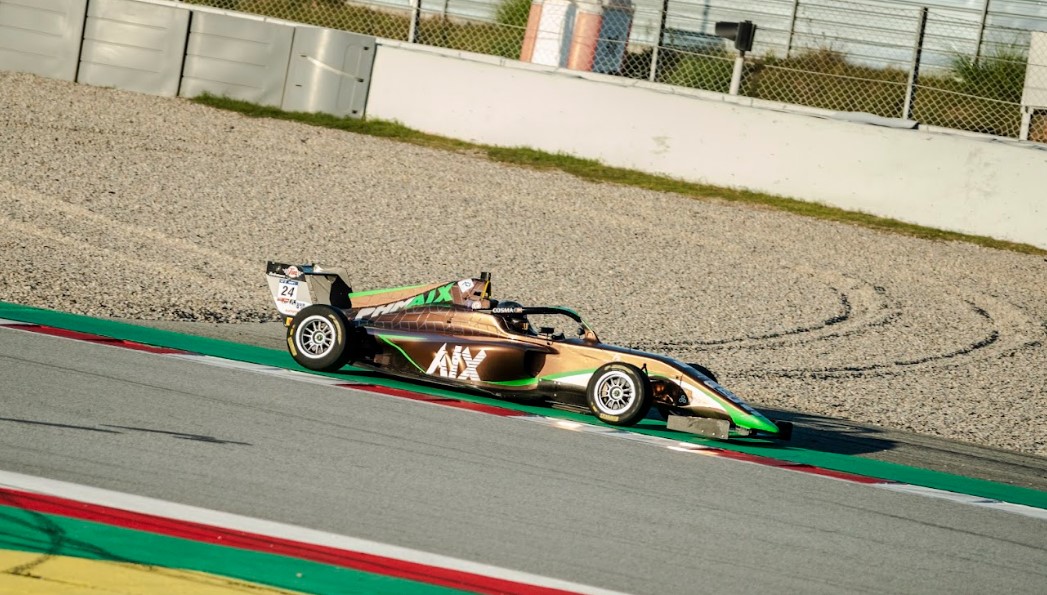 „Nu credeam că ajung aici”. Mărturia EMOȚIONANTĂ a singurului pilot român de Formula 4 din Orient