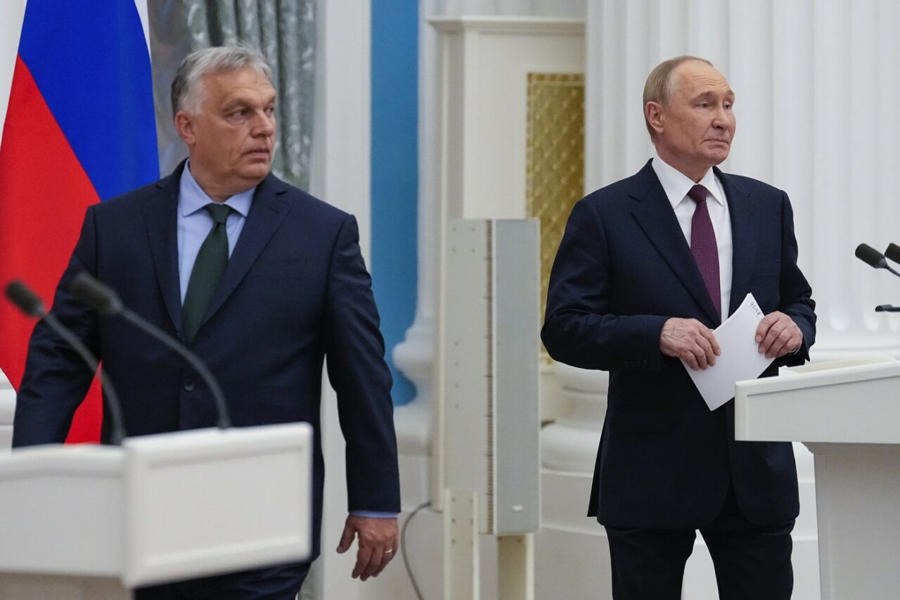 Grupul maghiar care vrea să cumpere E.ON România importă gaze rusești de la Gazprom